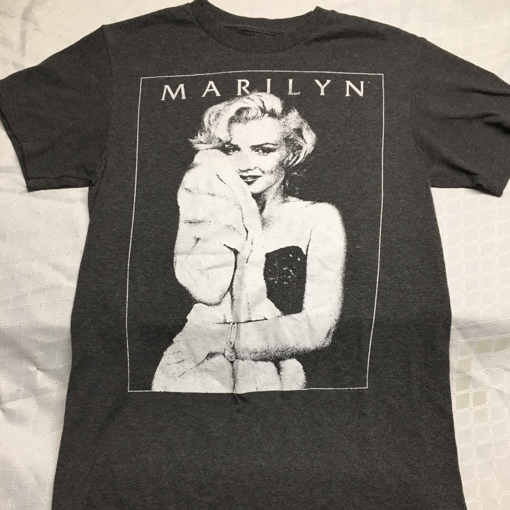 Marilyn Monroe T-shirt soft gray small